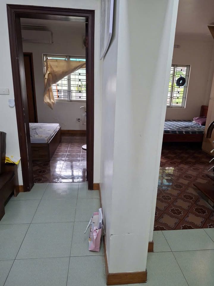 Căn hộ Tập thể Ngõ 120 Hoàng Quốc Việt 140m² giá 4.75 tỷ - Về ở ngay!