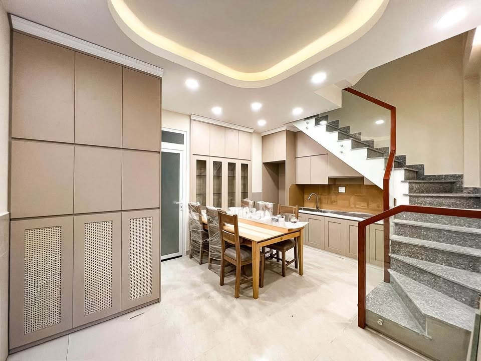 Nhà đẹp Hoàng Sa Tân Định 37m² giá 5 tỷ - Xây mới 100%!