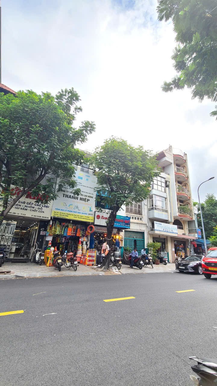 Nhà mặt tiền đường Yersin, Quận 1, 68m² giá 40 tỷ - Đầu tư sinh lời tuyệt vời!