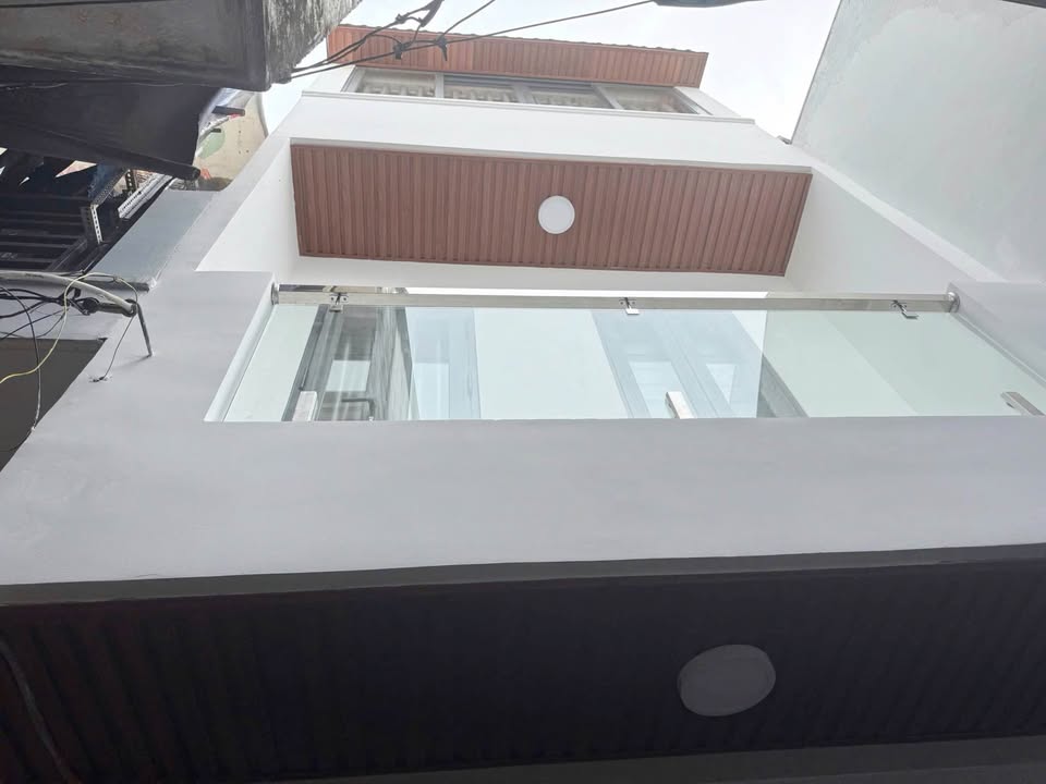 Nhà 2 tầng hẻm Lê Văn Lương Quận 7 giá 3.5 tỷ - Thiết kế rộng rãi, thoáng đãng!