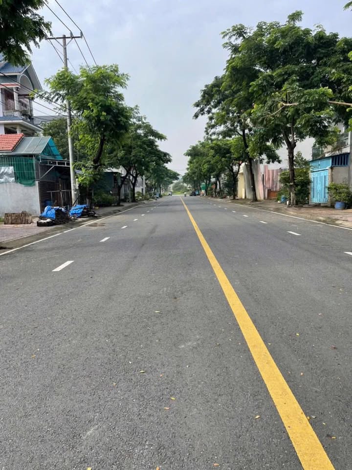 Nhà kho D2 Dĩ An 150m² giá 6 tỷ - Hoàn công, sẵn sàng sử dụng!