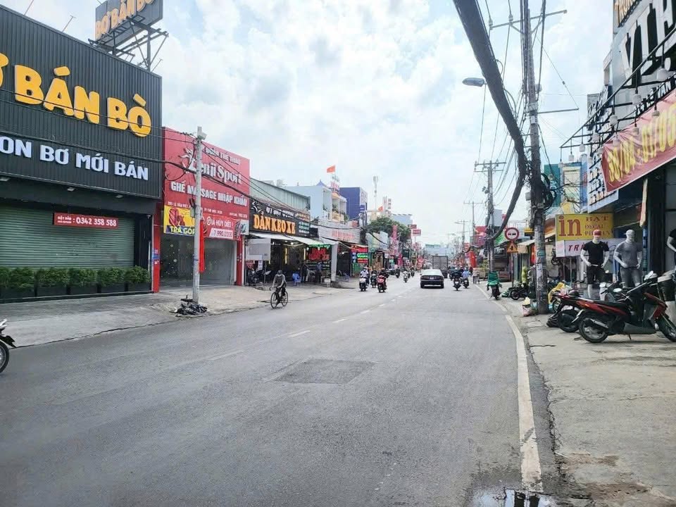 FrontHouse 2 mặt tiền Lê Văn Việt, Thủ Đức 1.300m² - Tiềm năng phát triển mạnh mẽ!