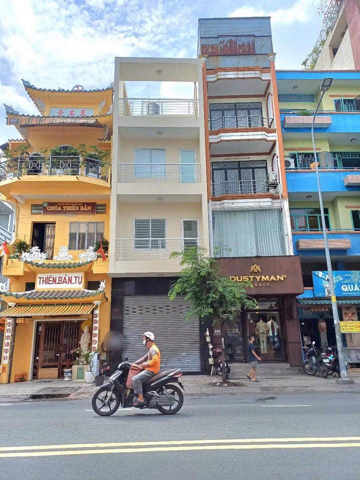 Cho thuê mặt tiền đường Võ Văn Tần, Quận 3 - Diện tích 75m² giá 40 triệu/tháng - Khu trung tâm sầm uất!