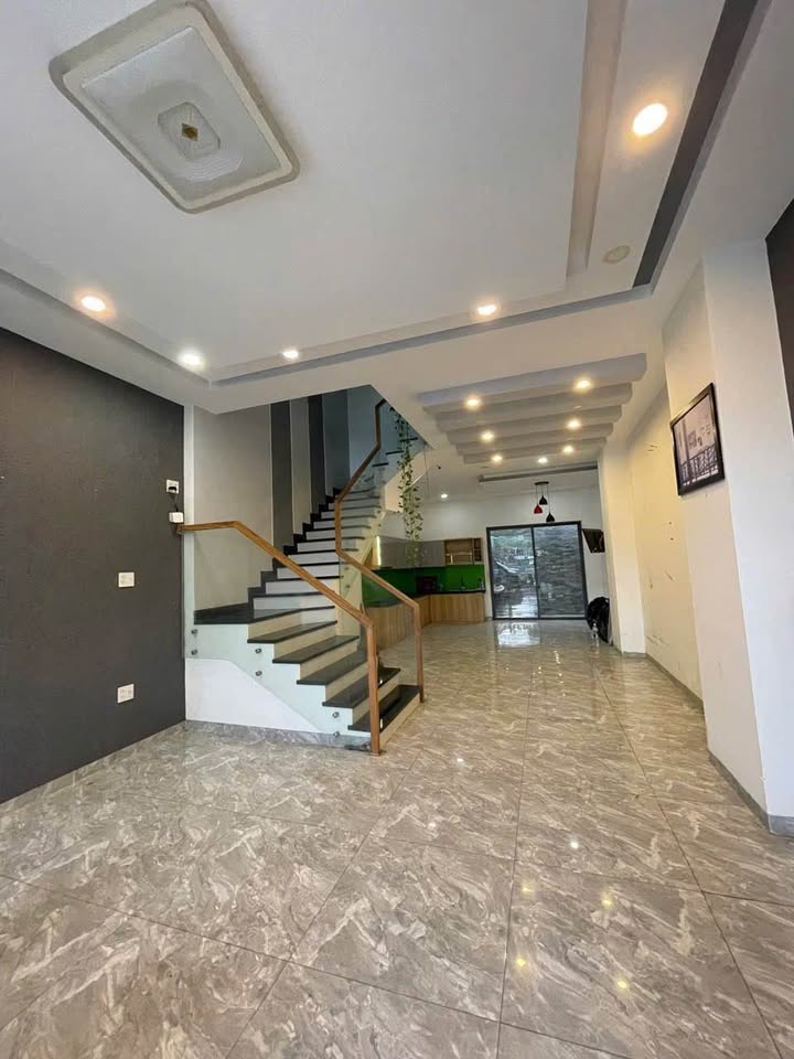 Nhà cho thuê 3 tầng mặt tiền đường Bùi Phùng, Nha Trang 75m² - Không gian rộng rãi, tiện nghi!