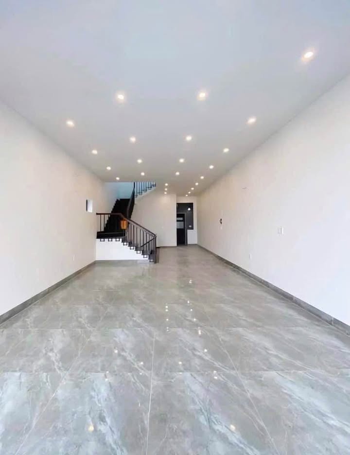 Cho thuê nhà nguyên căn mặt tiền Nguyễn Khuyến 100m² giá 20 triệu - Vị trí kinh doanh đắc địa!