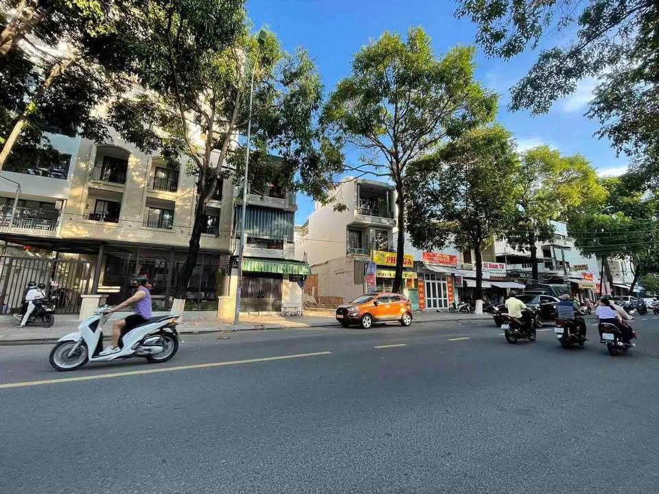 Bán gấp nhà liền kề mặt tiền đường Nguyễn Đức Cảnh, Phước Long, Nha Trang - Tổng diện tích 360m² giá 20 tỷ