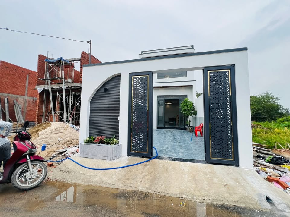 Nhà mới hoàn thiện tại Mỹ Hạnh Nam, Đức Hòa 130m² giá 2.85 tỷ - Pháp lý rõ ràng, sẵn sàng vào ở!