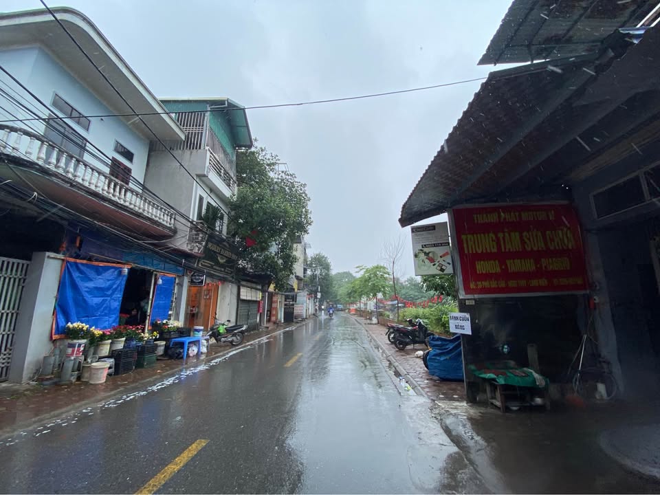 Kho xưởng cho thuê mặt phố Bắc Cầu, Long Biên 140m² giá 11 triệu - Diện tích rộng, xe ra vào thoải mái!