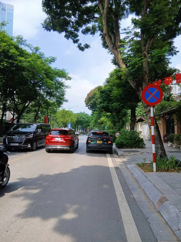 Căn hộ Tập thể Liễu Giai, Ba Đình 80m² giá 6 tỷ - Vị trí đắc địa, mặt phố!