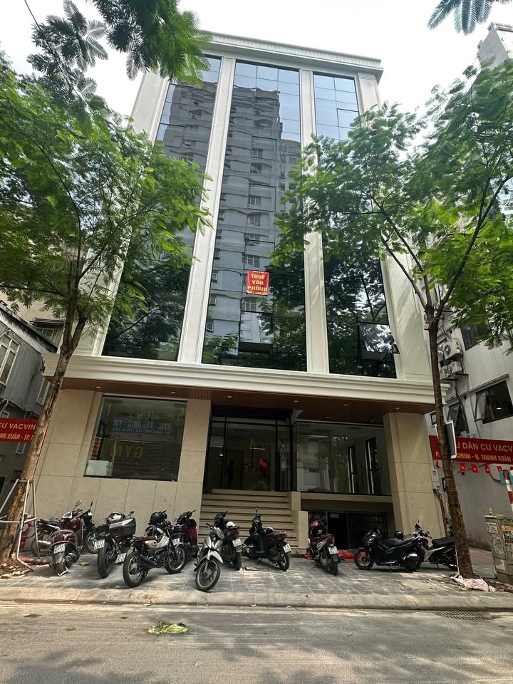 Bán nhà phố Xuân Thủy Cầu Giấy 220m² giá 39.4 tỷ - Mặt tiền khủng 15m!