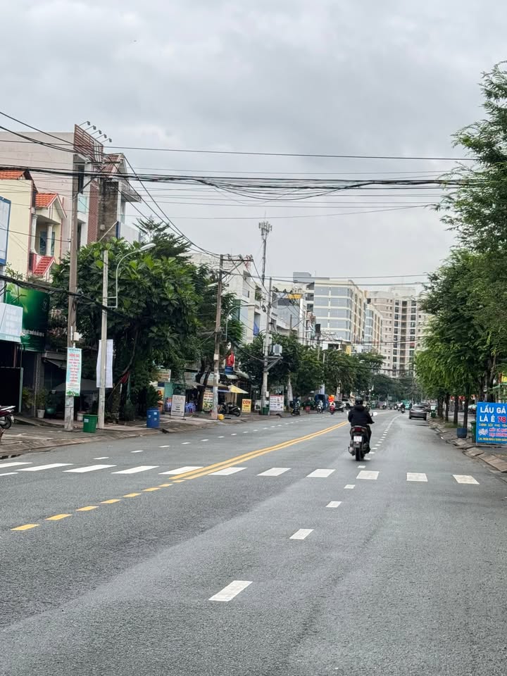 Nhà mặt tiền đường Man Thiện, Thủ Đức - 4 tầng, 70m², giá 5.45 tỷ - Kinh doanh sầm uất!