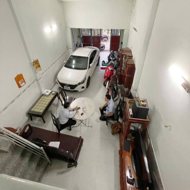 Nhà đẹp hẻm xe hơi đường 102, Q9 82.5m² giá chỉ 5.9 tỷ - Sổ nở hậu!