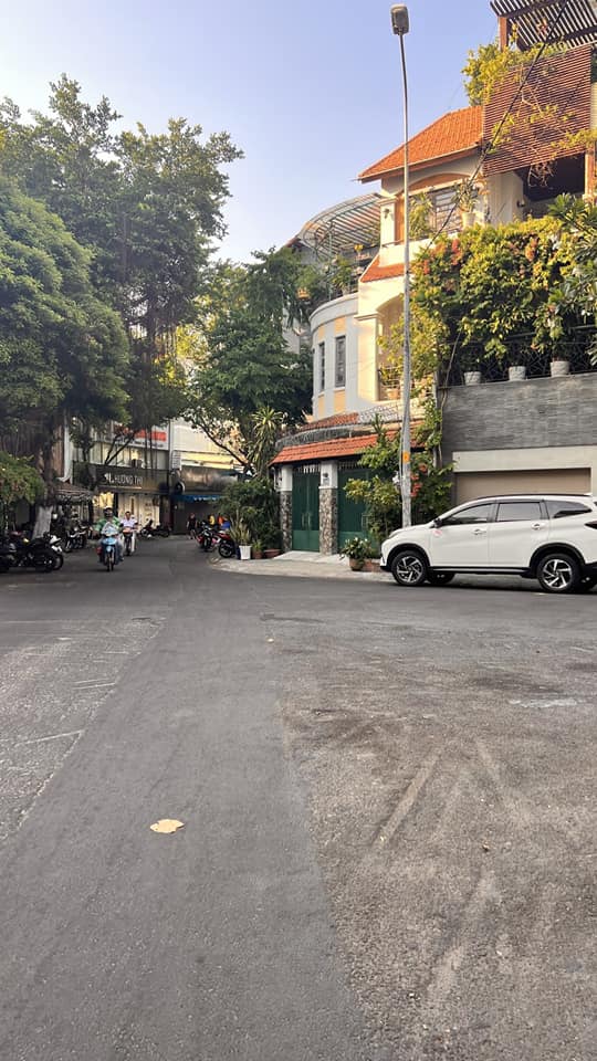 Nhà mặt tiền Phan Xích Long, Phú Nhuận 192m² giá 42 tỷ - Khu vực vip sang trọng!