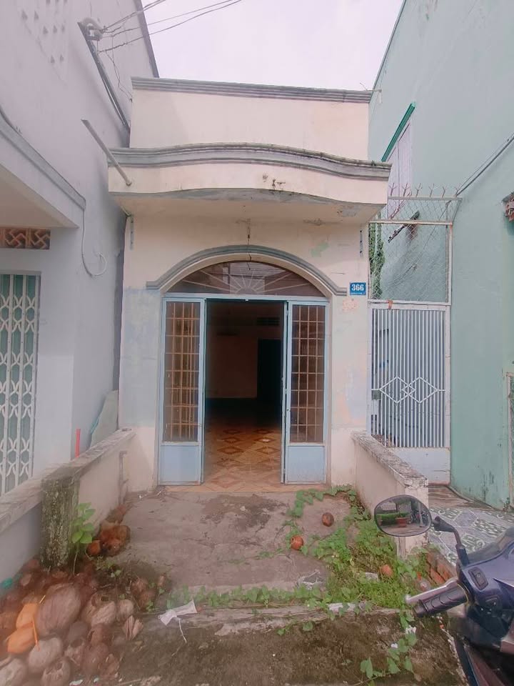 Bán nhà mặt tiền đường Nguyễn Tri Phương, phường 7, TP Mỹ Tho - Giá chỉ 2 tỷ!