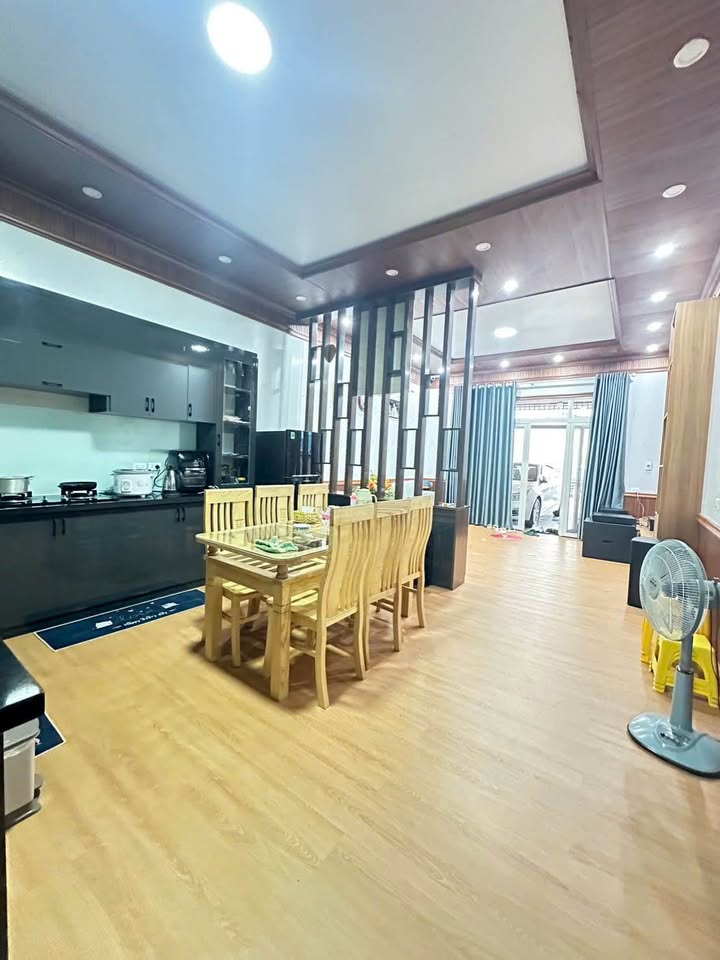 Nhà 1 trệt 1 hầm đường Nguyễn Hoàng, Đà Lạt 80m² giá 1.9 tỷ - Full nội thất đẹp!