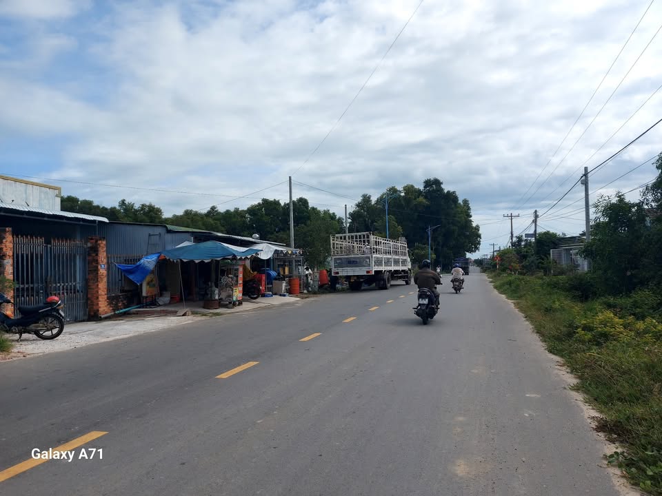 Đất thổ cư mặt tiền Lý Nam Đế, La Gi 280m² giá 2.3 tỷ - Cơ hội đầu tư tuyệt vời!