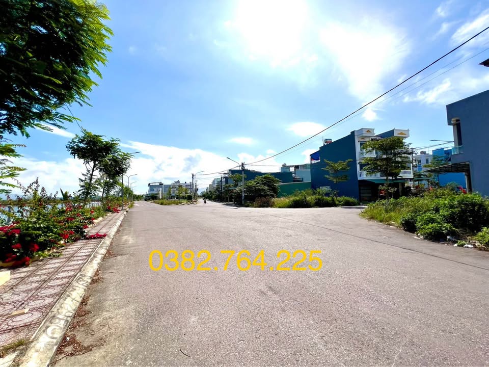 Bán đất mặt tiền đường Tây Sơn, Quy Nhơn, diện tích 82m² - Giá 2.37 tỷ VND, cơ hội đầu tư hấp dẫn!