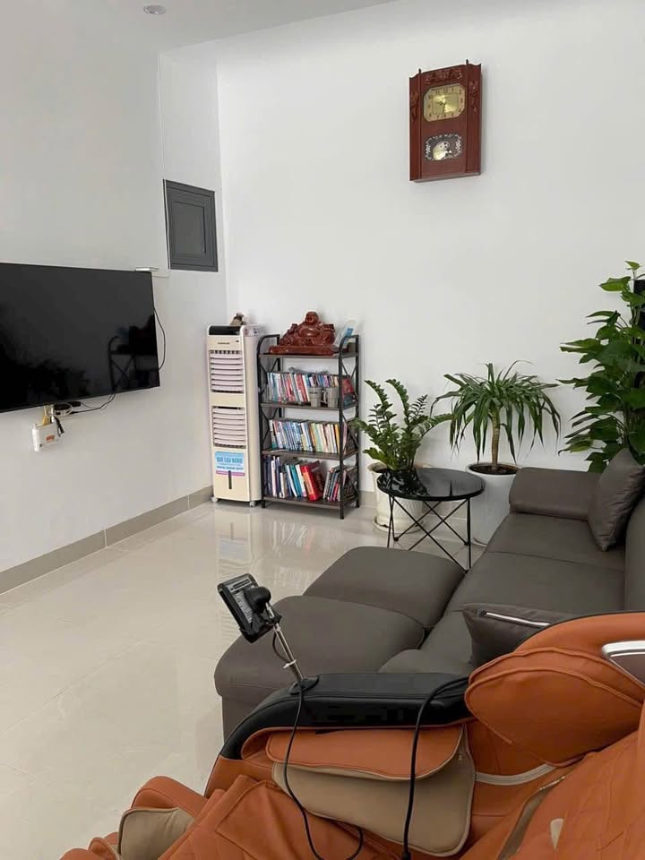 Nhà mặt tiền đường Nguyễn Thi, Buôn Ma Thuột 62m² giá 5.1 tỷ - Thiết kế hiện đại, vị trí đắc địa!