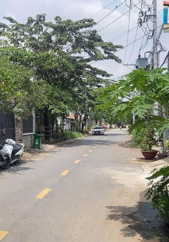 Nhà mặt tiền kinh doanh đường Nguyễn Duy Trinh, quận 9 - 75m² chỉ 3 tỷ - Tiềm năng tăng giá cao!