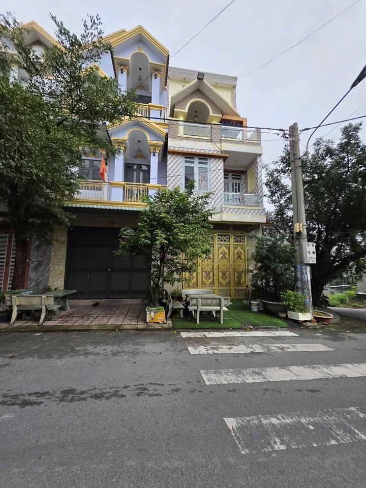 Bán nhà 1 trệt 2 lầu đường Lê Hồng Phong, Dĩ An 68m² - Giá chỉ 4.8 tỷ!