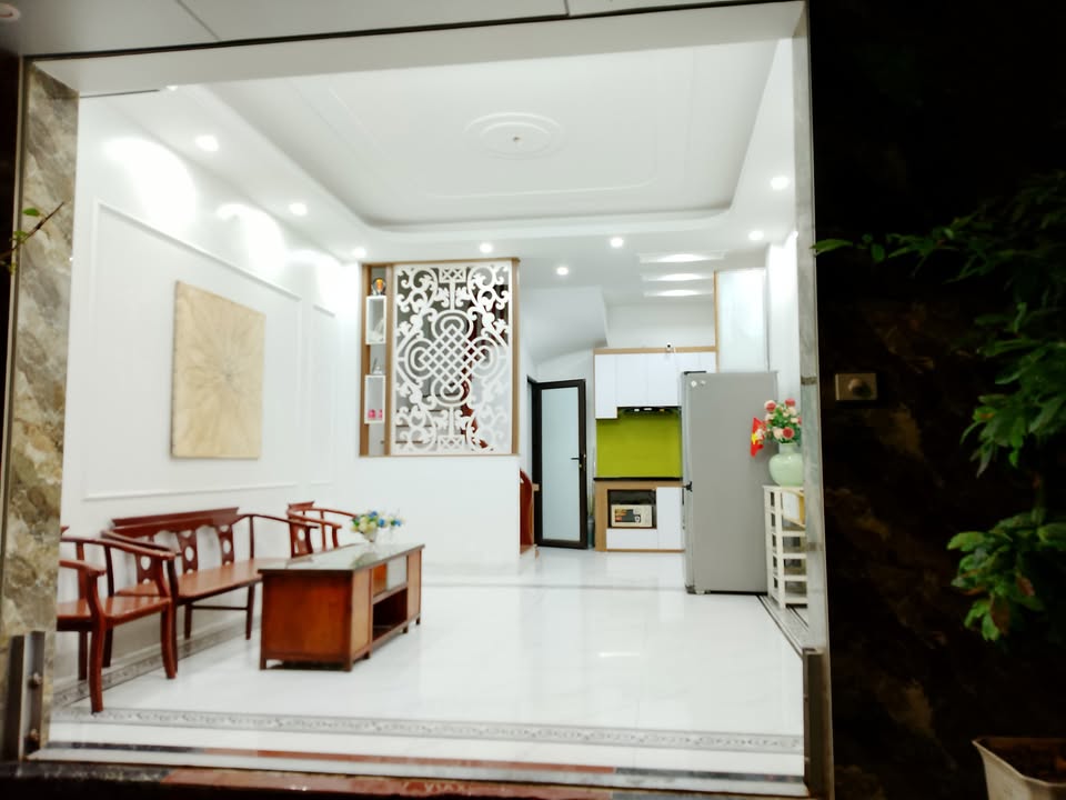 Nhà cho thuê tại Ngõ 335/61 An Dương Vương, Tây Hồ 35m² - Nhà full đồ, giá tốt!