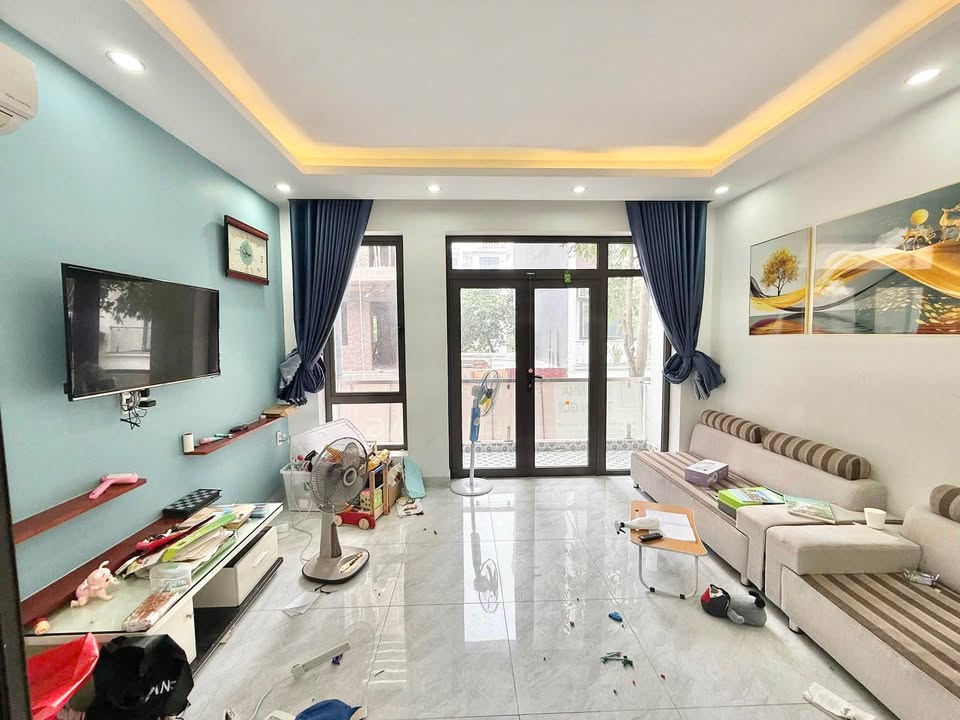 Nhà 4 tầng tại Hùng Vương, Hồng Bàng, Hải Phòng giá 4.25 tỷ - Vị trí đẹp, tiện nghi đầy đủ!