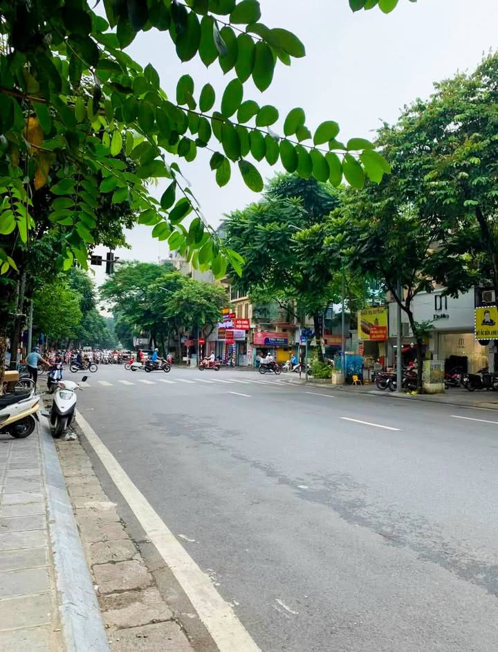 Nhà mặt phố Huế, Hai Bà Trưng, Hà Nội 145m² - Kinh doanh đỉnh cao, sổ đỏ chính chủ!