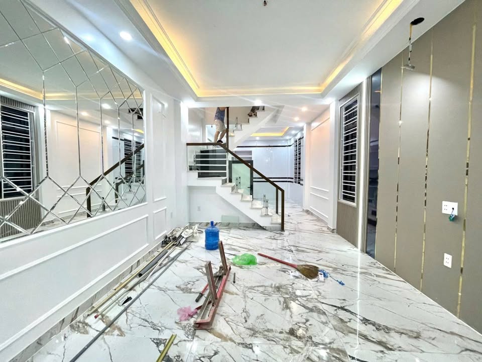 Nhà 3 tầng Phương Lưu 43m² giá 3.25 tỷ - Độc lập hoàn toàn, gần đường lớn!