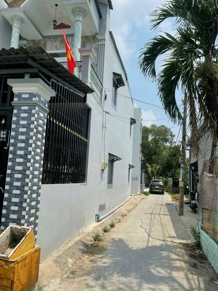 Bán nhà xã Bình Chánh 250m² giá 3.3 tỷ - Hẻm xe hơi vào tận nơi!