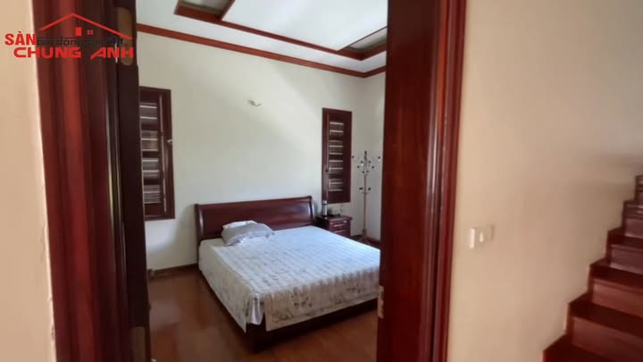 Nhà biệt thự 3 tầng Bãi Cháy 538m² giá 33 tỷ - Hướng Đông Nam cực đẹp!