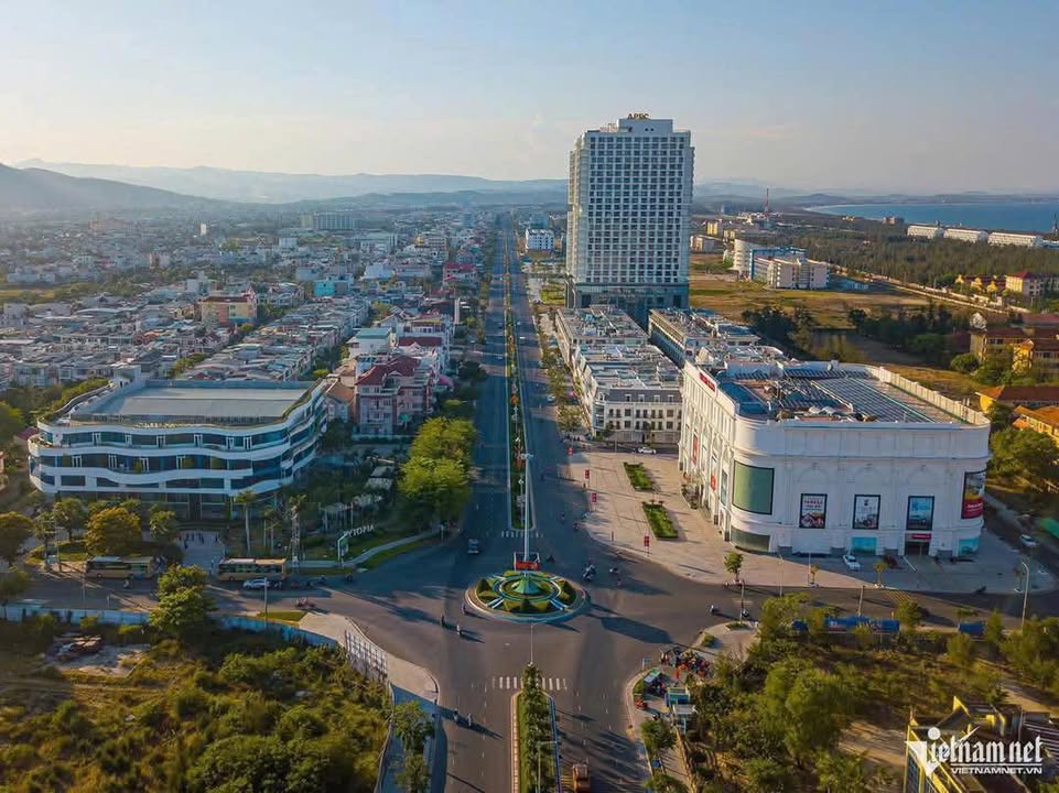 Bán nhà 3 tầng mặt tiền Hùng Vương, Tuy Hòa 100m² - Vị trí đắc địa gần biển!