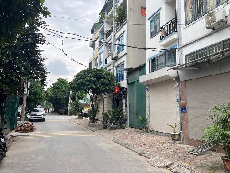 Đất phân lô vỉa hè ô tô tránh Đông Ngạc 40m² giá 11.6 tỷ - Sổ đỏ đẹp, giao dịch ngay!