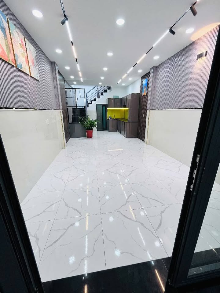 Nhà mới 2 tầng tại Làng Ốc Dương Bá Trạc, Quận 8 - Giá 4.75 tỷ, Sổ hồng chính chủ!