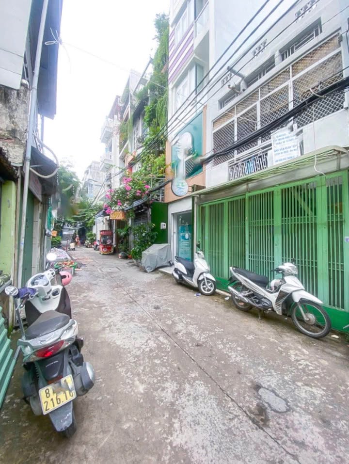 Nhà riêng Cách Mạng Tháng Tám Quận 10 65m² giá 10.9 tỷ - Hẻm xe hơi, thuận tiện vào ở ngay!