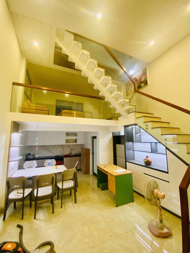 Nhà cho thuê 3 phòng ngủ tại Lê Thánh Tông, Hạ Long - Sẵn sàng vào ở ngay!