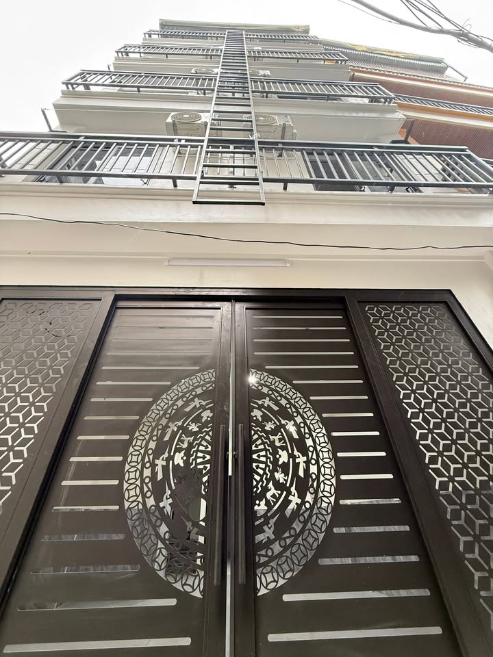 Toà nhà FrontHouse 68m² tại Lĩnh Nam, Hoàng Mai - Doanh thu 60 triệu/tháng!