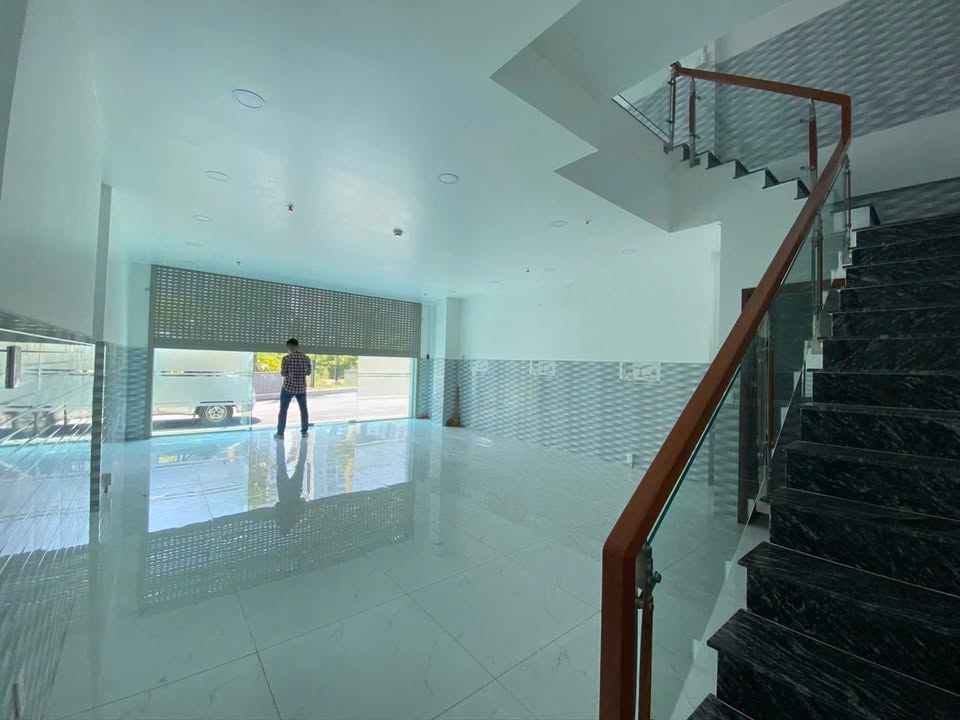 Cho thuê shophouse tầng trệt Diamond quận 8 giá chỉ 8.5 triệu/tháng - Vị trí đắc địa cho kinh doanh!