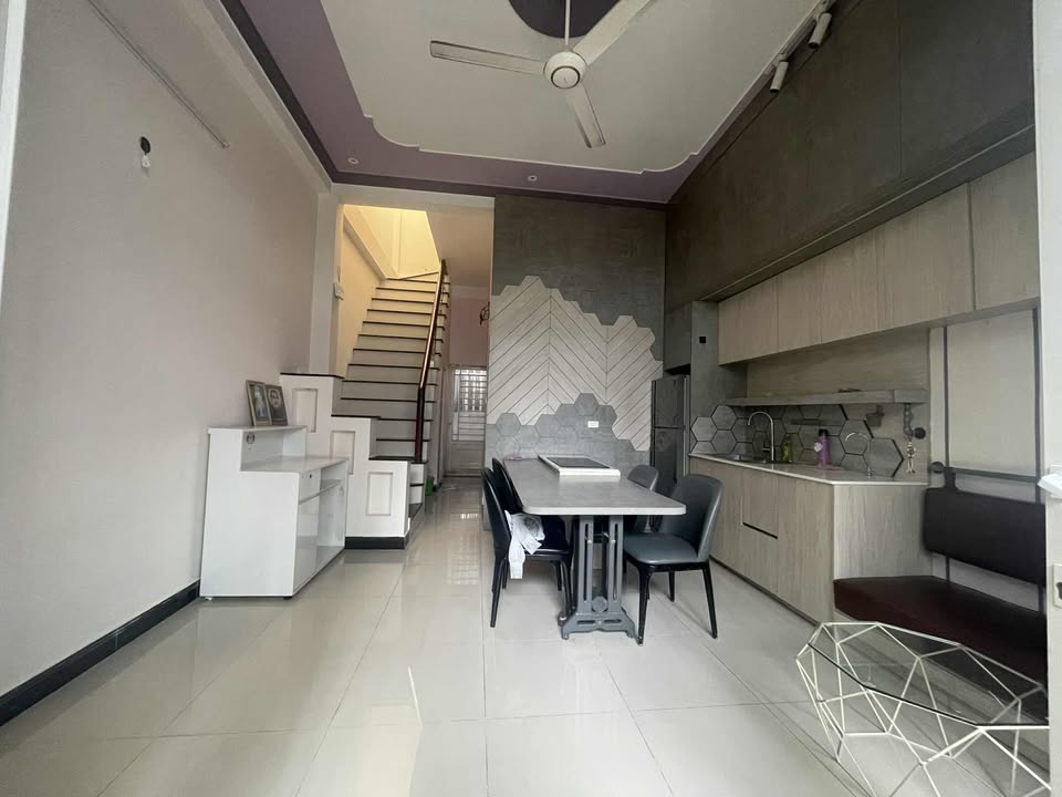 Nhà cho thuê hẻm xe hơi Ngô Chí Quốc, Bình Chiểu 3PN giá 8 triệu - Phù hợp cho gia đình!