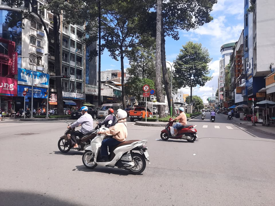 Cho thuê building mặt tiền Châu Văn Liêm, Quận 5 - 140m², hầm lửng 8 lầu, giá chỉ 300 triệu/tháng!