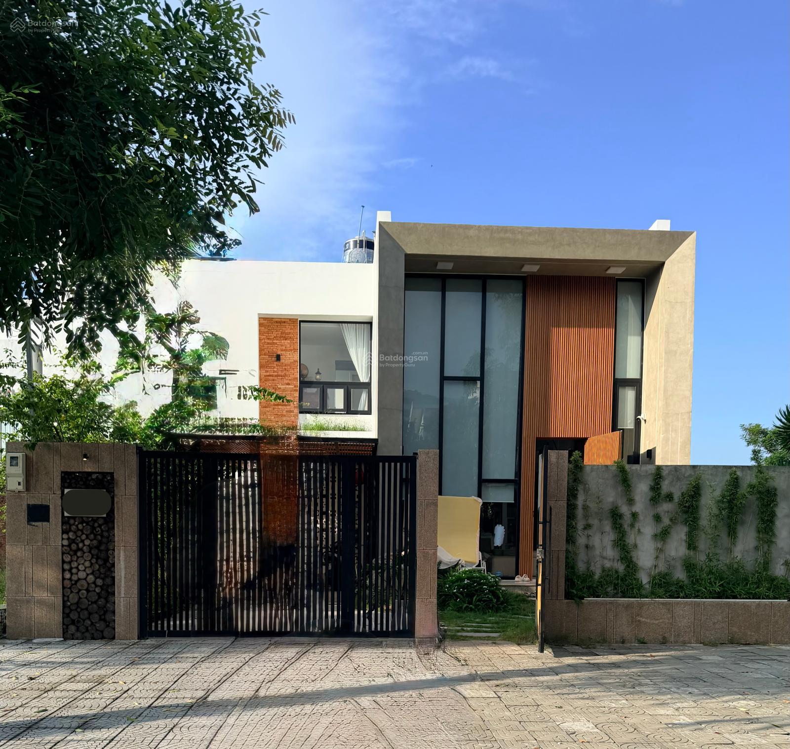 Cho Thuê Biệt Thự Hiện Đại 3PN, 3WC 266m² - Giá Ưu Đãi 39 Triệu, Gần Khu Đô Thị FPT!