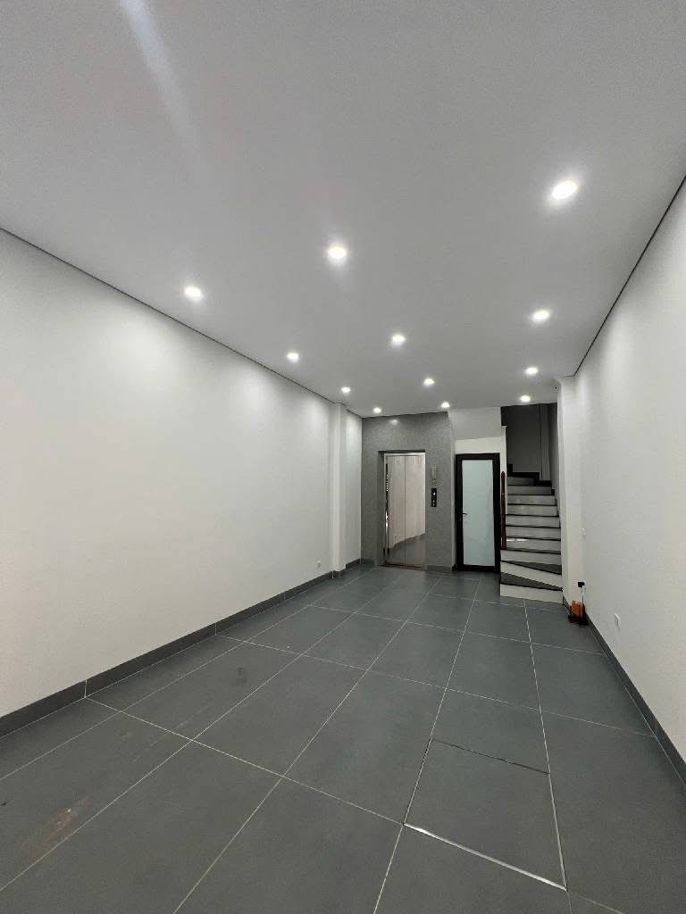Nhà riêng Quận Thanh Xuân 50m² giá 19 tỷ - Ô tô vào nhà, thang máy hiện đại!