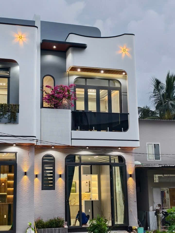 Nhà trệt lầu hẻm 311 Nguyễn Văn Cừ 48m² giá 2.89 tỷ - Full nội thất cao cấp!