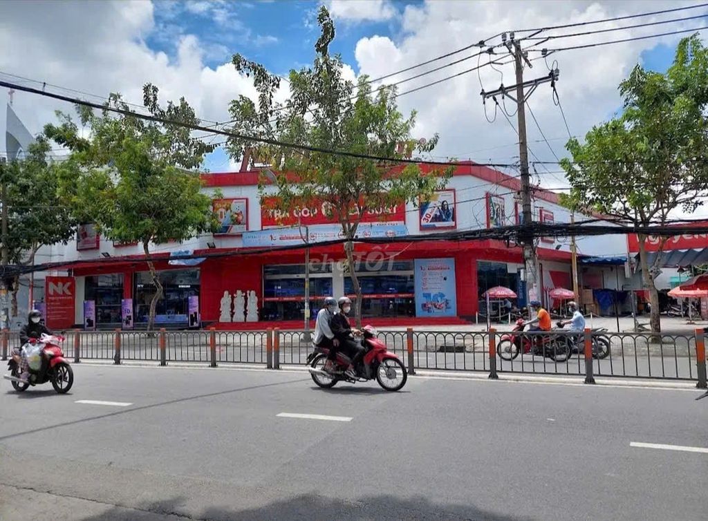 Cho thuê mặt bằng 2 mặt tiền Đường Quang Trung 2400m² - Kinh doanh sầm uất ngay trung tâm Gò Vấp!