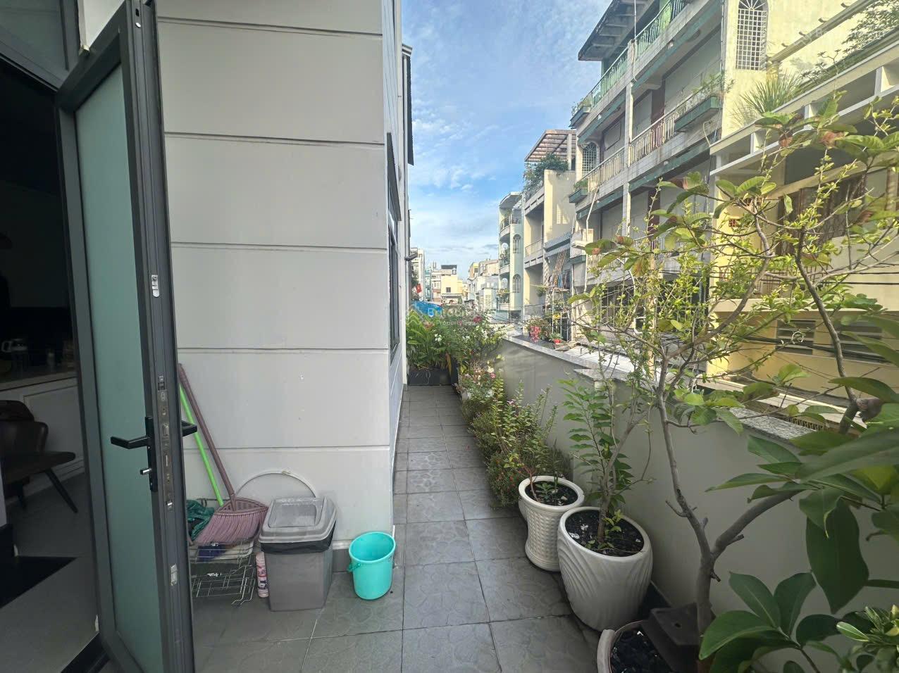 Nhà phố chính chủ Quận 11 71.5m² giá 28.5 tỷ - Gần ngã 4 thuận lợi!