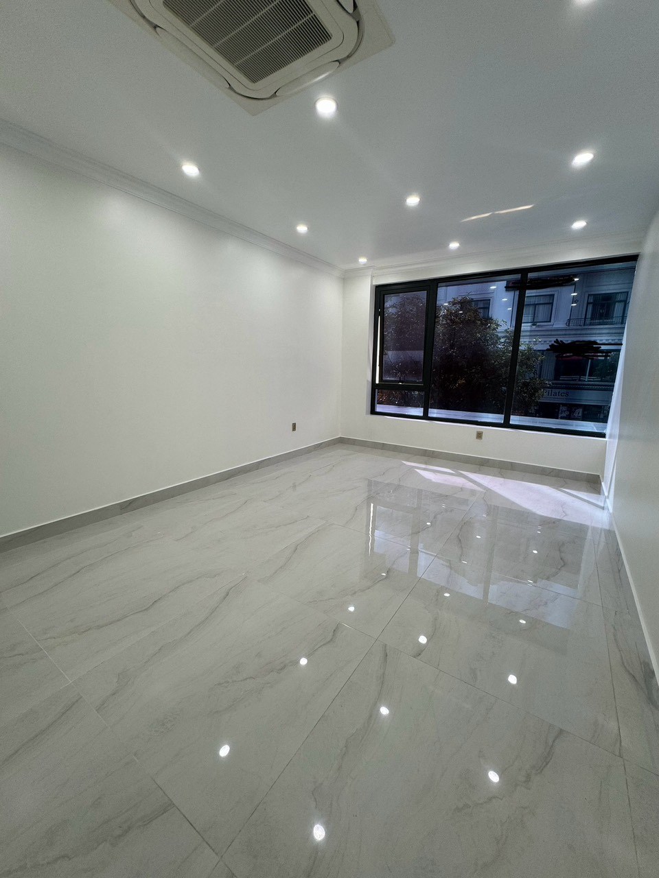 Cho thuê sàn văn phòng tầng 2 Vinhomes Marina 90m² giá 9 triệu - Không gian chuyên nghiệp tại Hải Phòng!