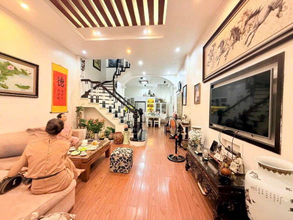 Nhà phố Đào Tấn, 45m², 5 tầng, 13.2 tỷ - Lô góc, ô tô vào tận nơi!