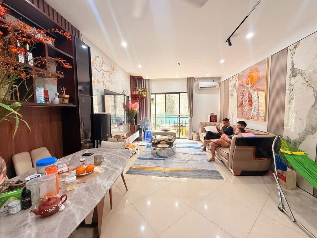 Nhà đẹp Xuân Thủy, Cầu Giấy 40m² giá 10.3 tỷ - Gần phố, ô tô cách 15m!