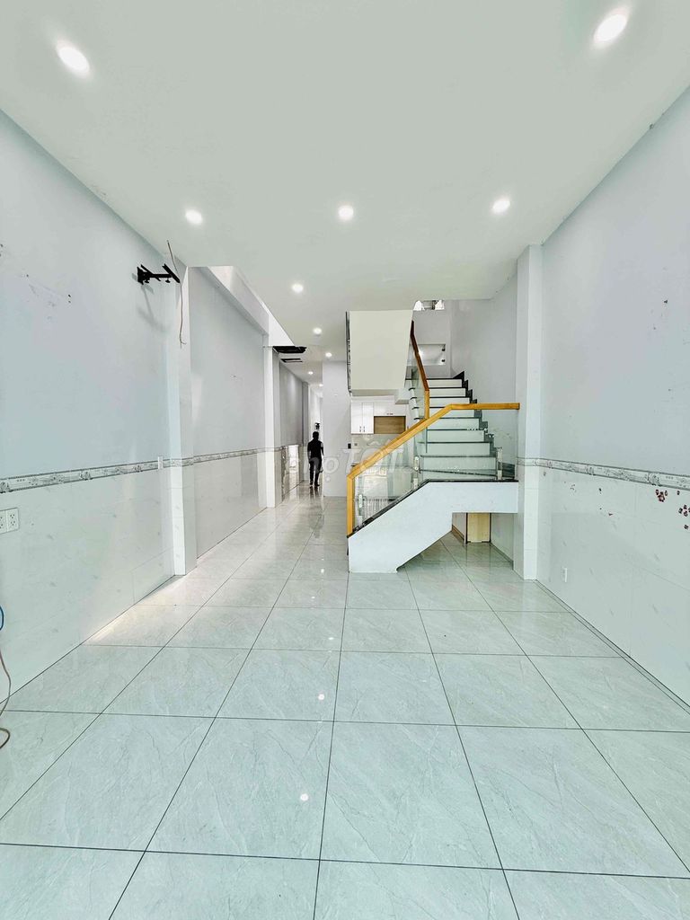 Nhà nguyên căn hẻm xe hơi Hà Huy Giáp 100m² giá 8 triệu - Không thể bỏ qua!