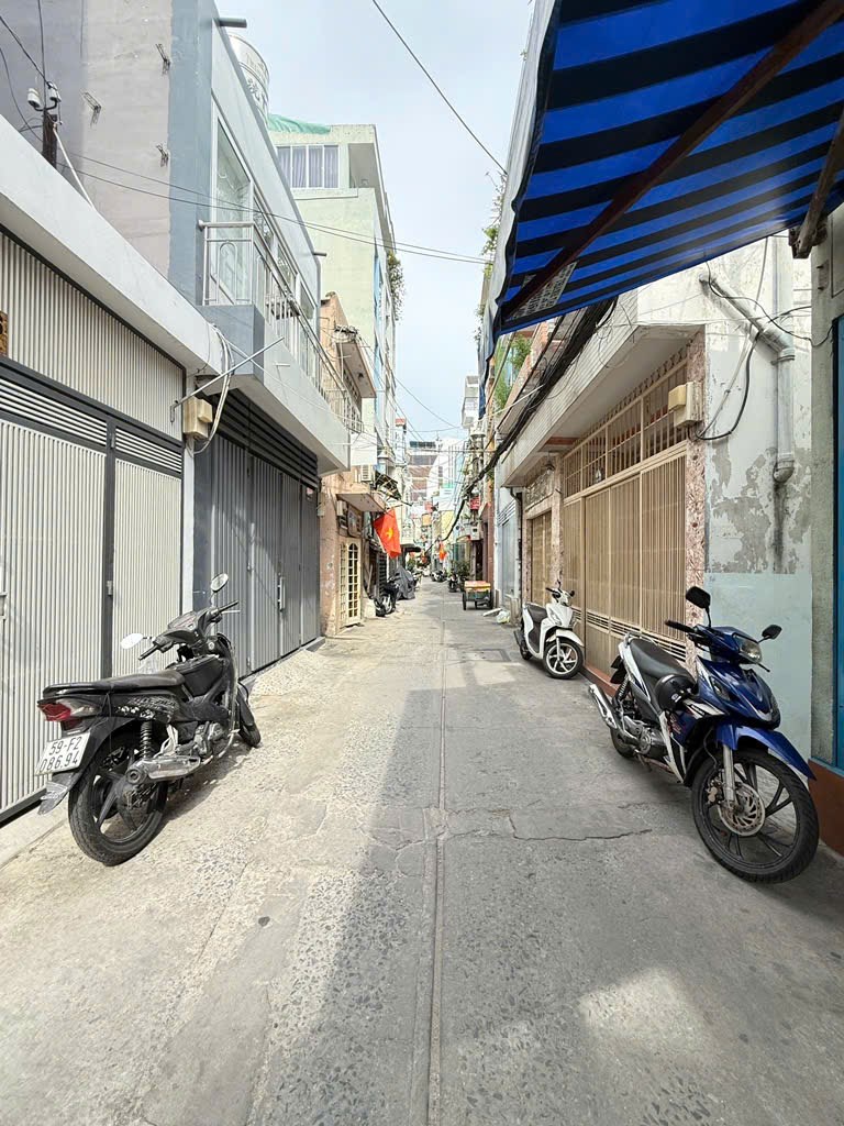 Bán nhà Quận 10 45m² giá 9 tỷ - Nhà mới đẹp, xe hơi vào tận nơi!