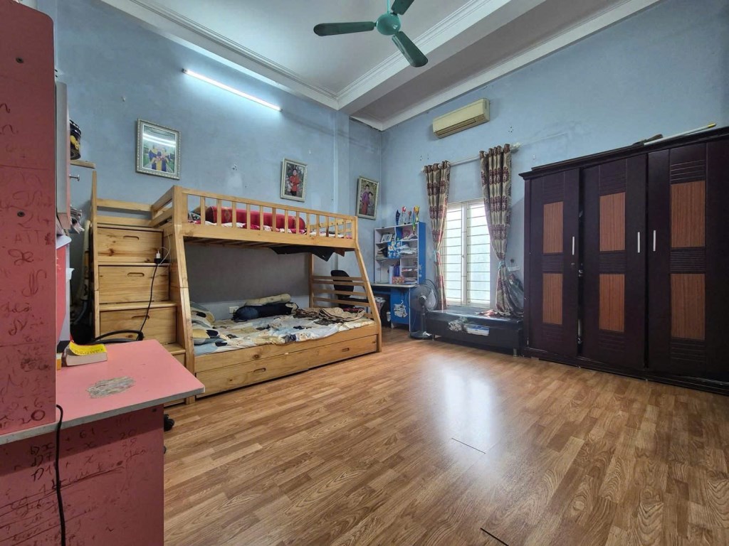 Bán nhà phố Kim Mã 90m² giá 32 tỷ - Kinh doanh sầm uất, ô tô tránh nhau